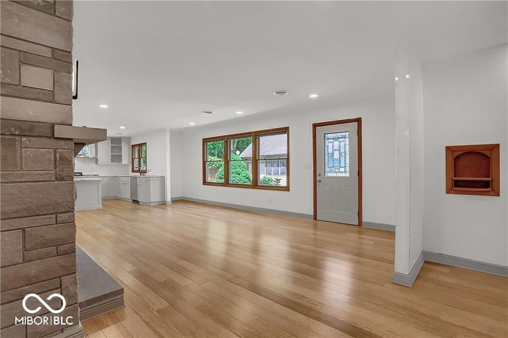 760 W Pine St - Photo 7 of 38