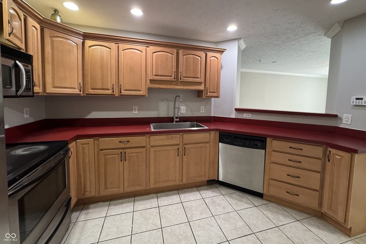 1442 Oakhill Dr - Photo 3 of 17