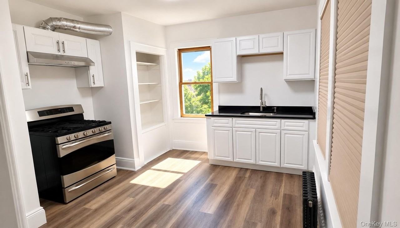 23 Thompson Pl #2 - Photo 3 of 9