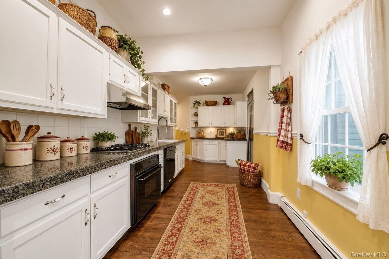 245 Main St - Photo 5 of 16
