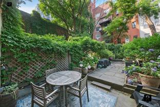 487 W 22nd St - Photo 1 of 1