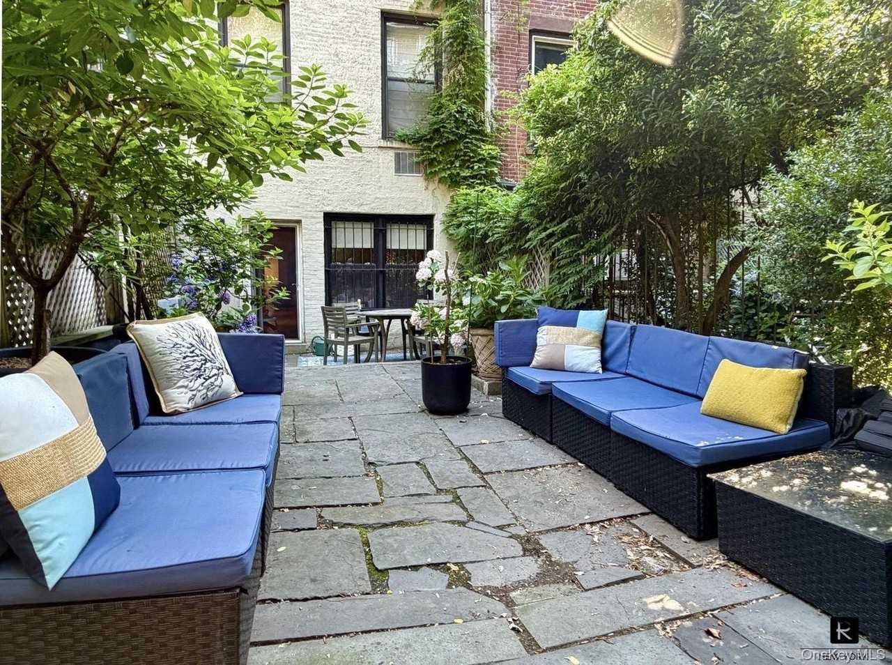 487 W 22nd St - Photo 2 of 12