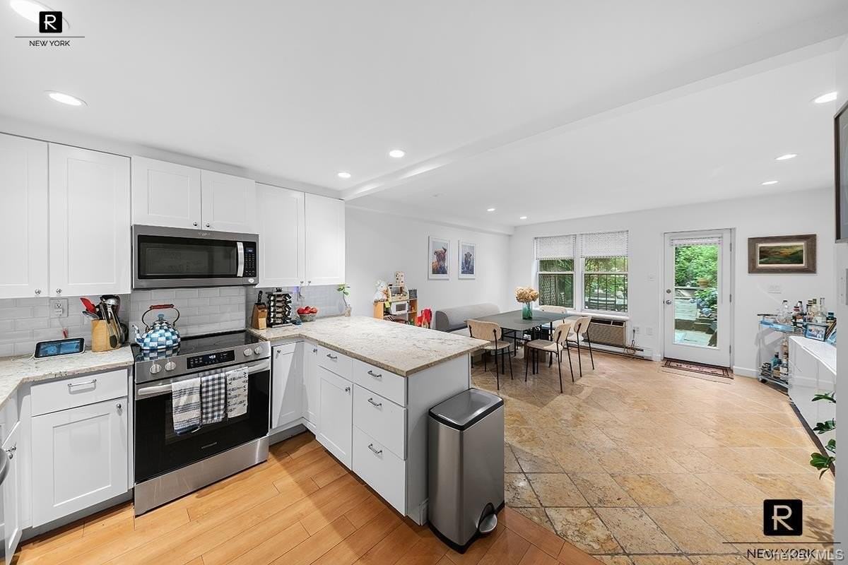 487 W 22nd St - Photo 4 of 12