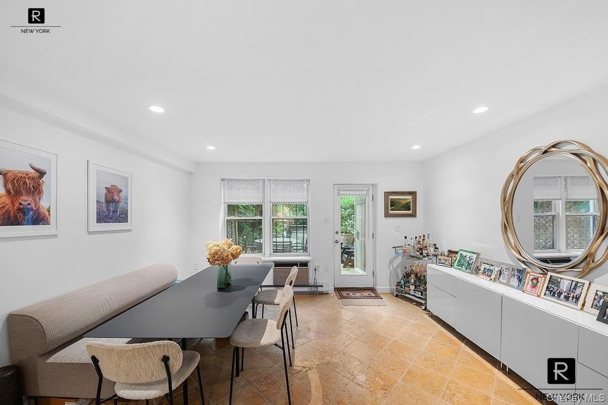 487 W 22nd St - Photo 5 of 12