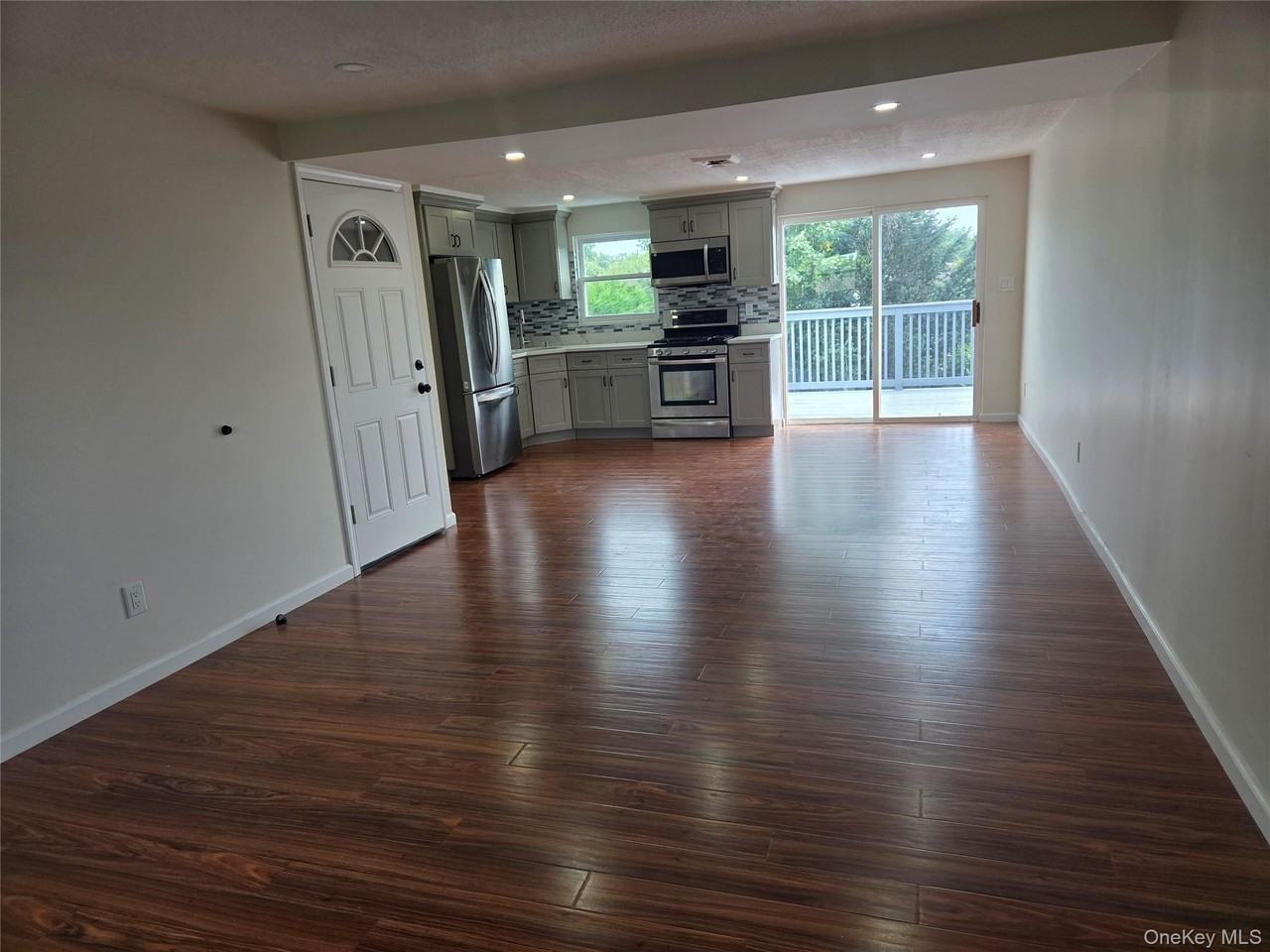 14 Brian Dr - Photo 2 of 10