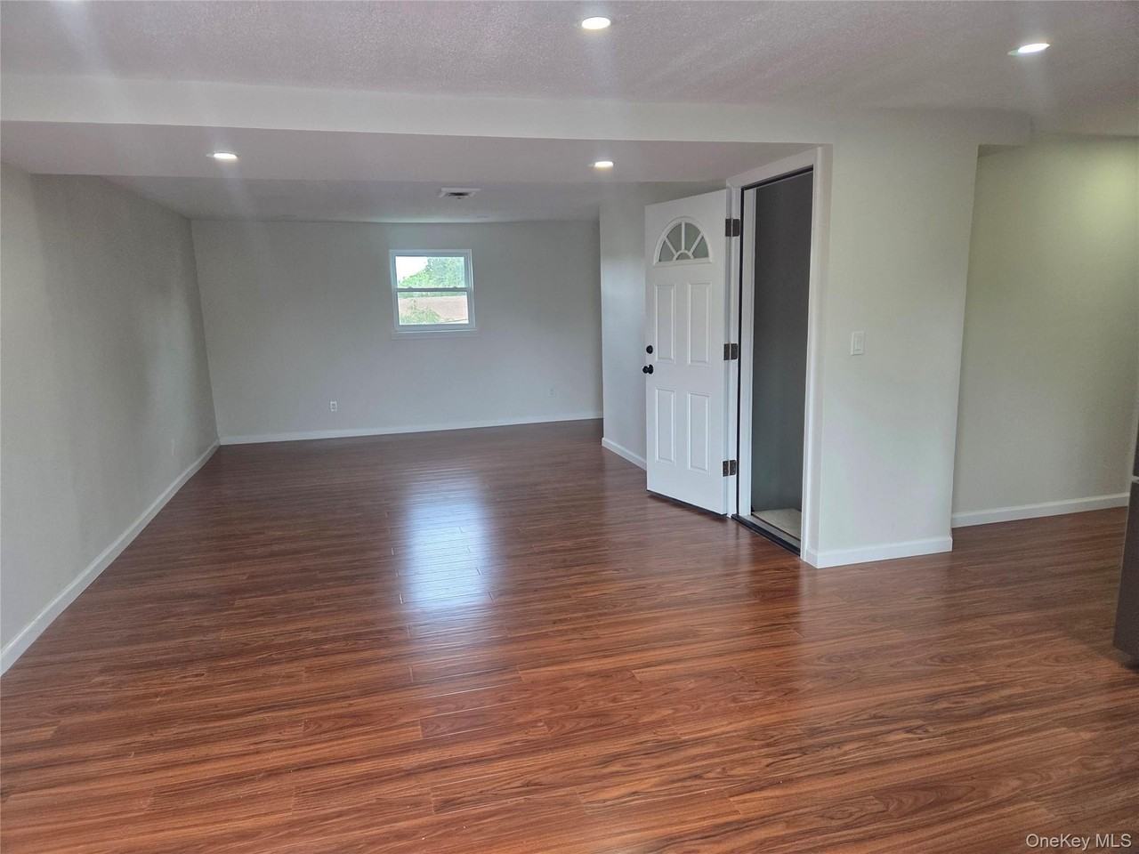 14 Brian Dr - Photo 3 of 10