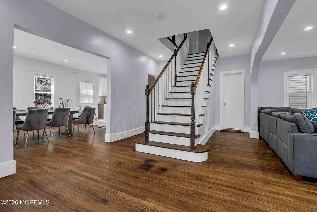 309 Cedar Ave - Photo 3 of 34