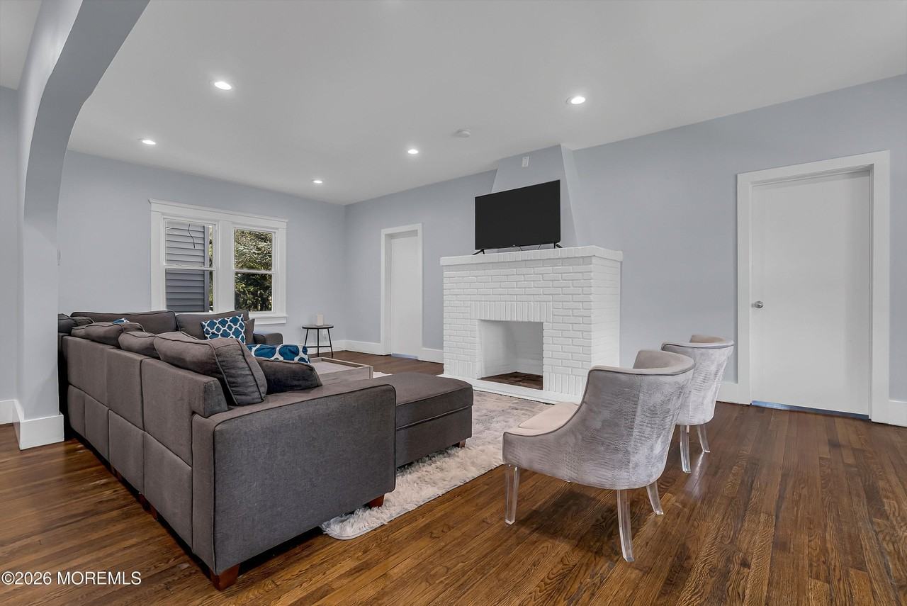 309 Cedar Ave - Photo 4 of 34