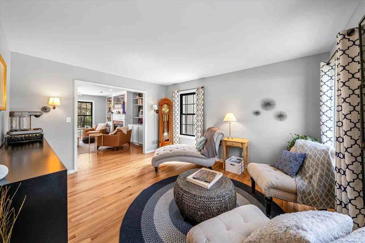 439 S Church Rd - Photo 7 of 44