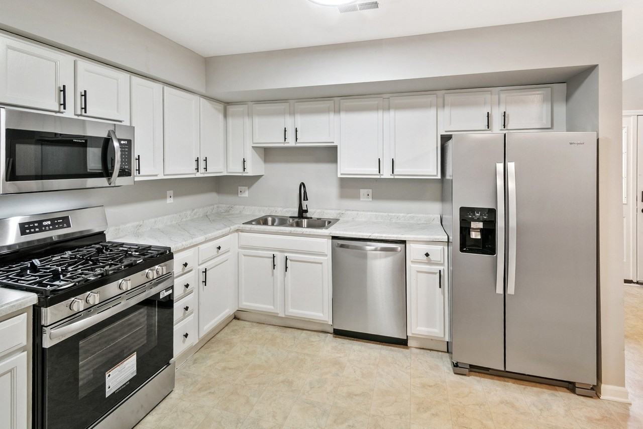 1320 E Arnold St - Photo 2 of 17