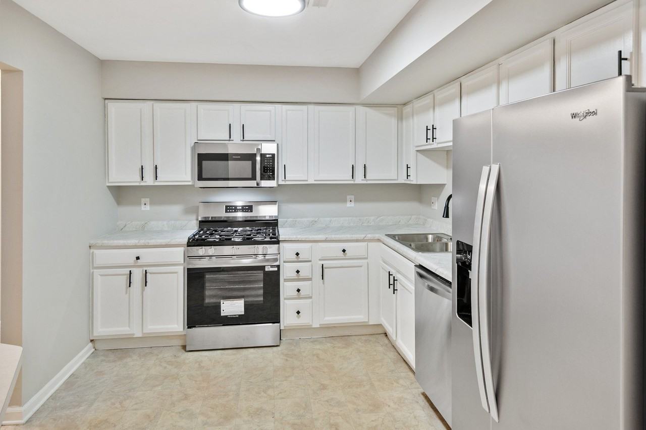 1320 E Arnold St - Photo 3 of 17