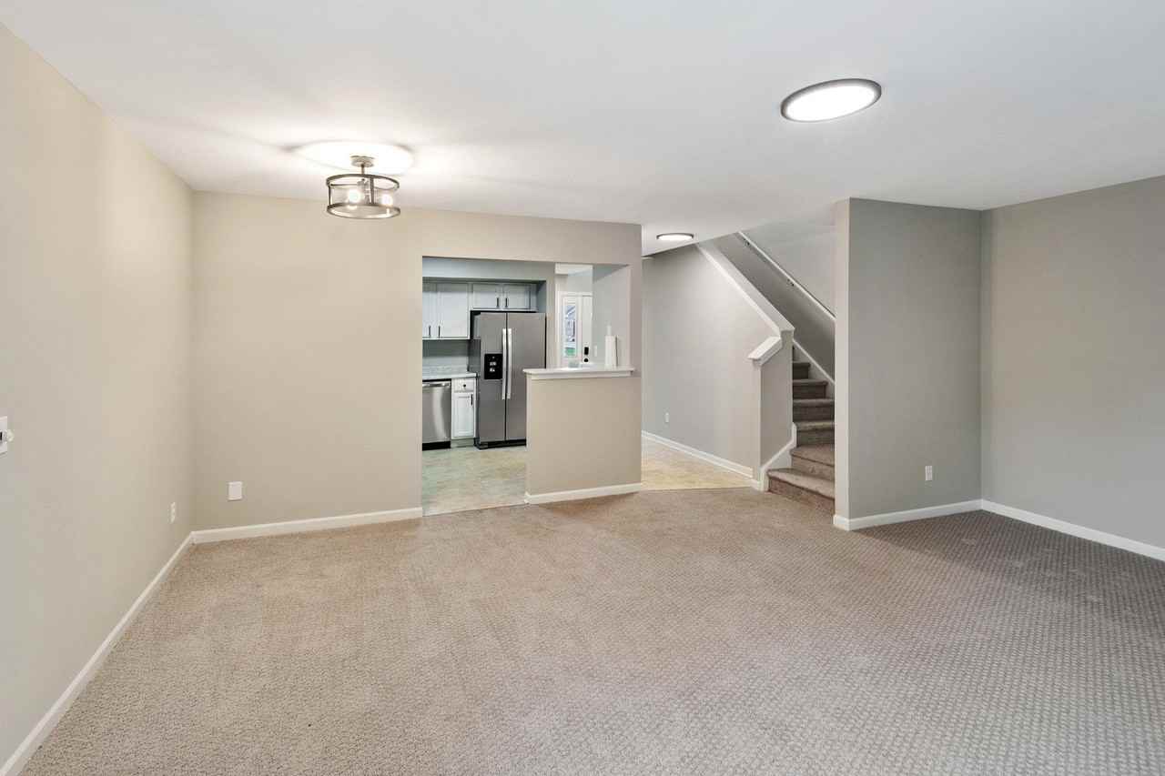 1320 E Arnold St - Photo 4 of 17