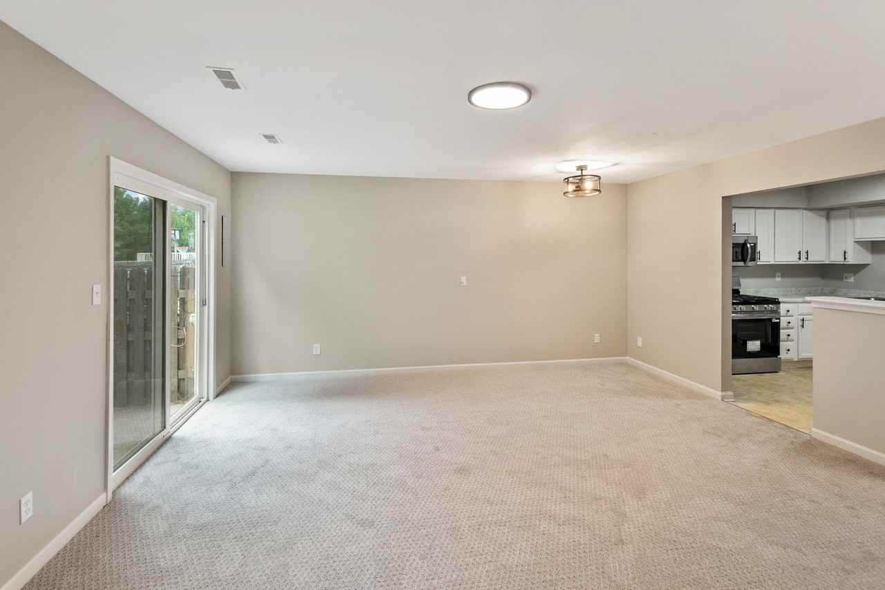 1320 E Arnold St - Photo 5 of 17