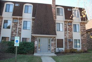 249 W Court Of Shorewood #2B - Photo 1 of 1