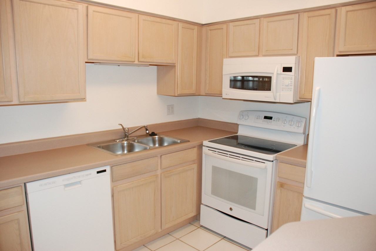 249 W Court Of Shorewood #2B - Photo 3 of 15