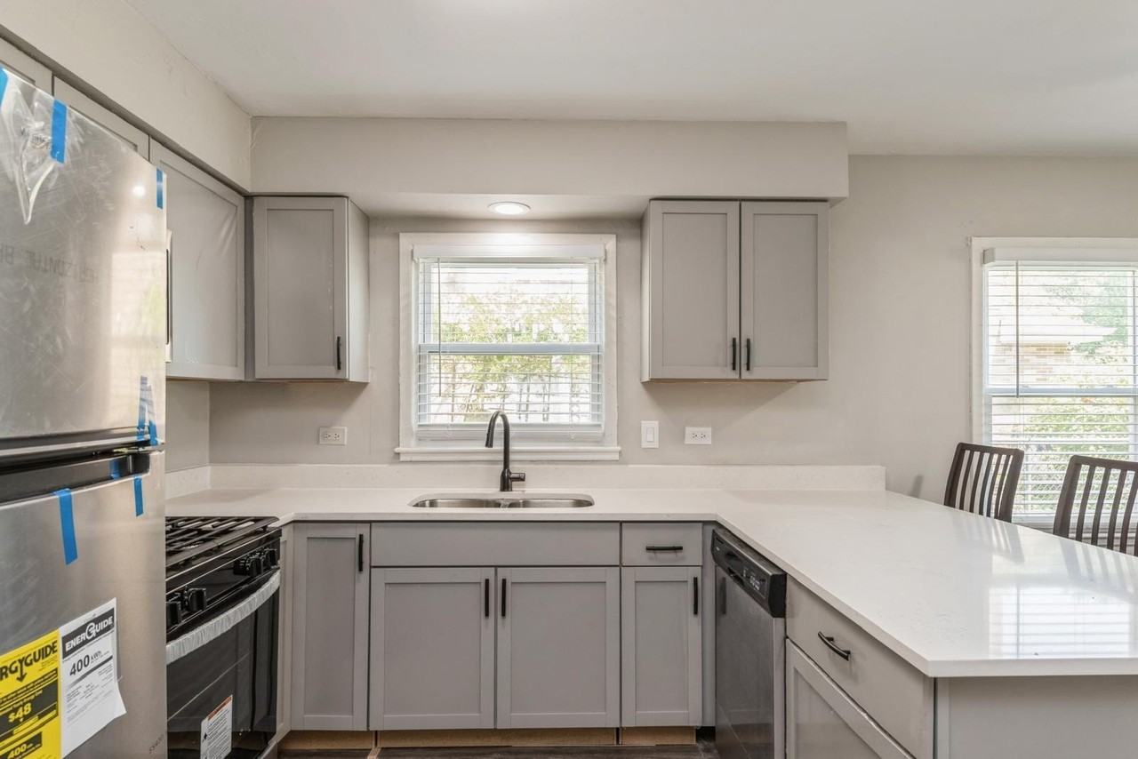 856 E Capri Dr #1 - Photo 3 of 12
