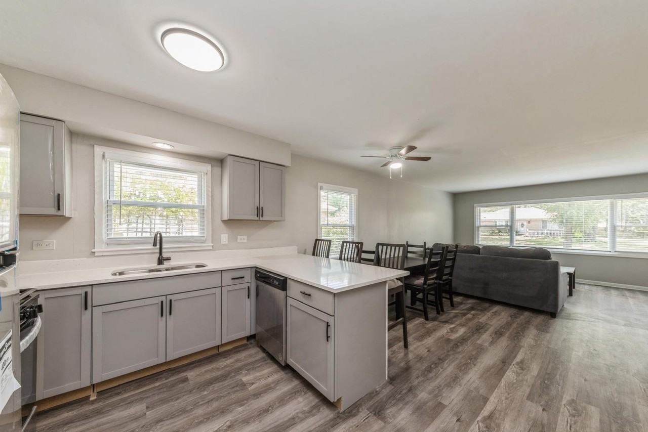 856 E Capri Dr #1 - Photo 4 of 12