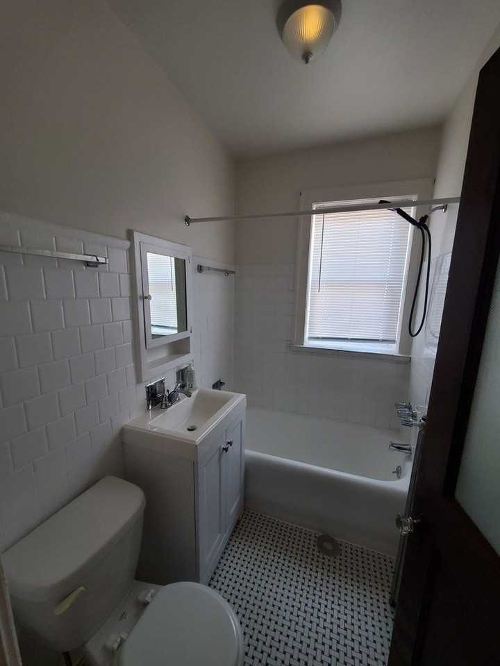 2342 N Spaulding Ave #308 - Photo 5 of 6