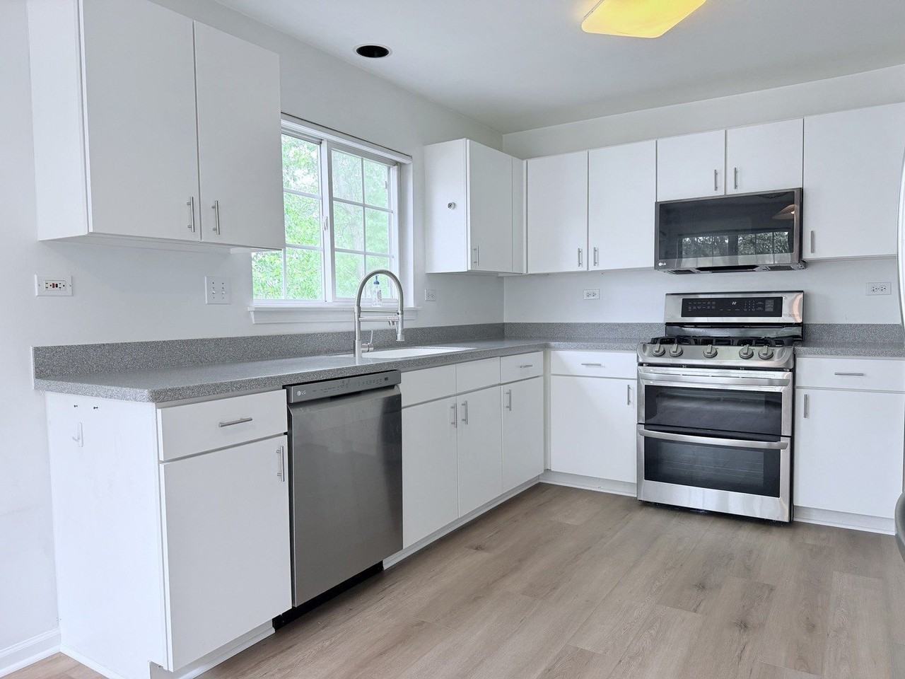 1146 Bristol Ln #1146 - Photo 2 of 19