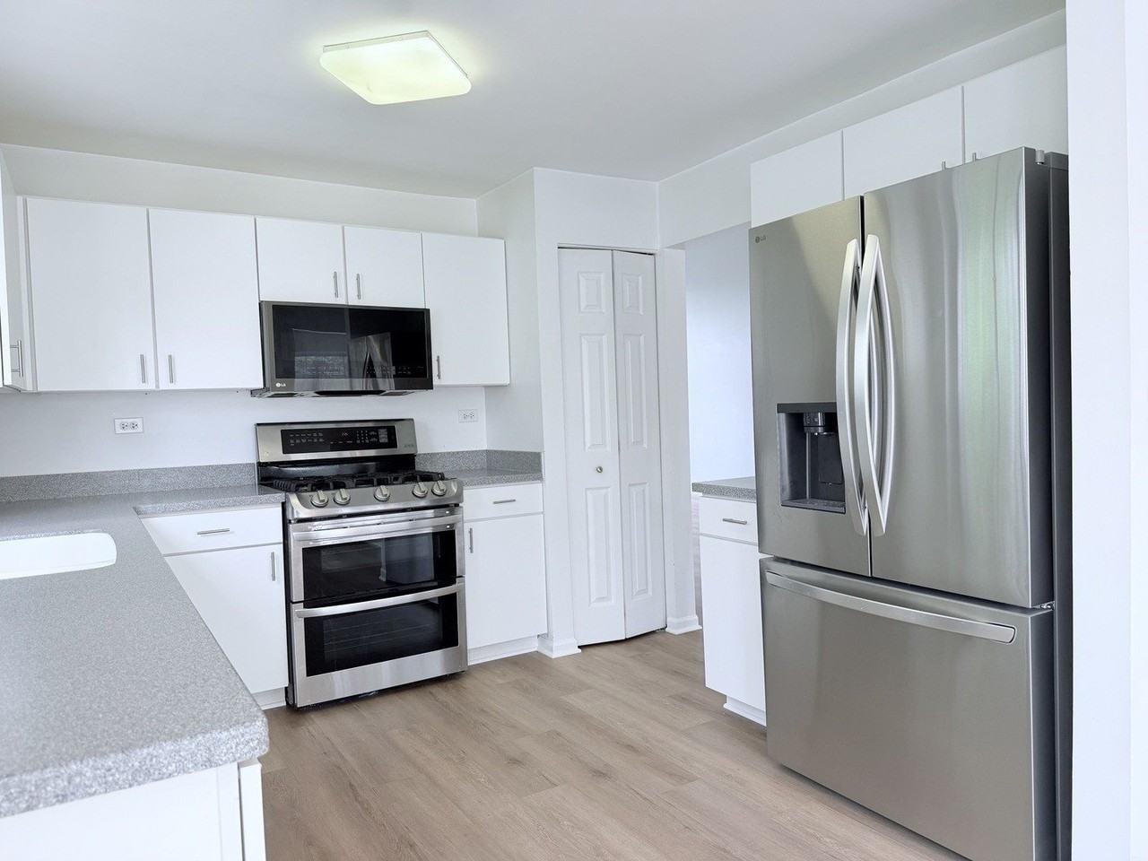 1146 Bristol Ln #1146 - Photo 3 of 19