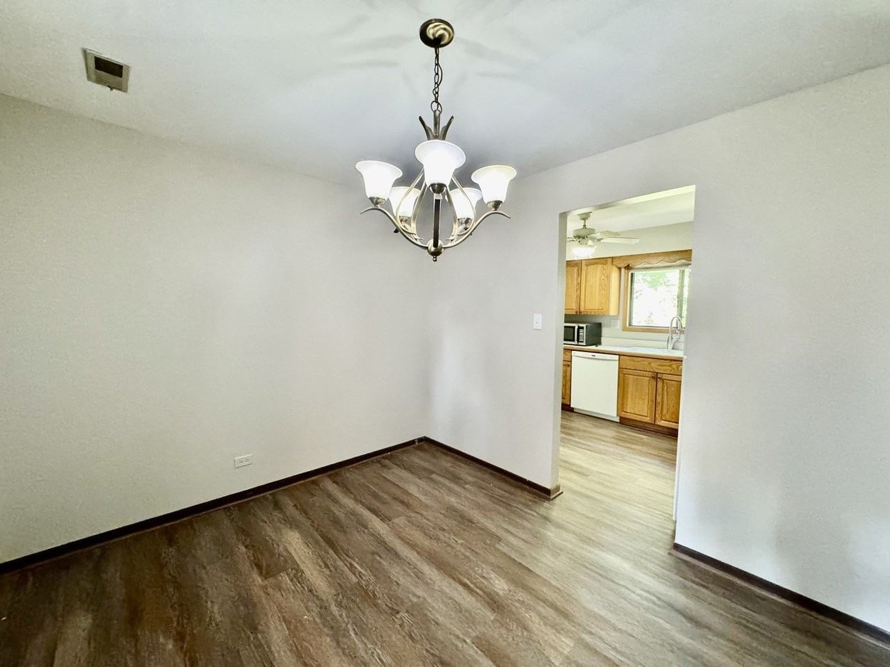 1737 Harrow Ct #B - Photo 5 of 11