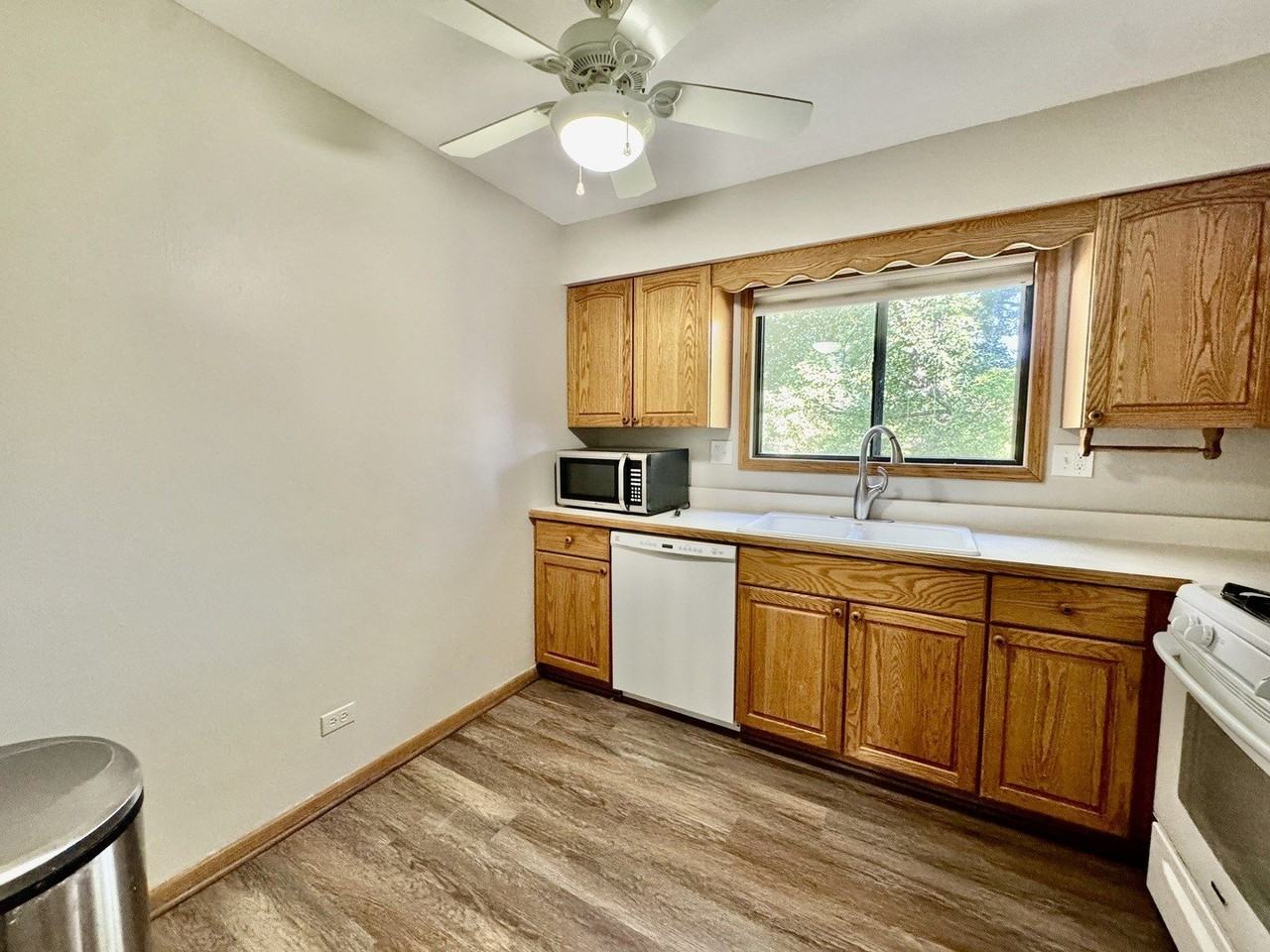 1737 Harrow Ct #B - Photo 7 of 11