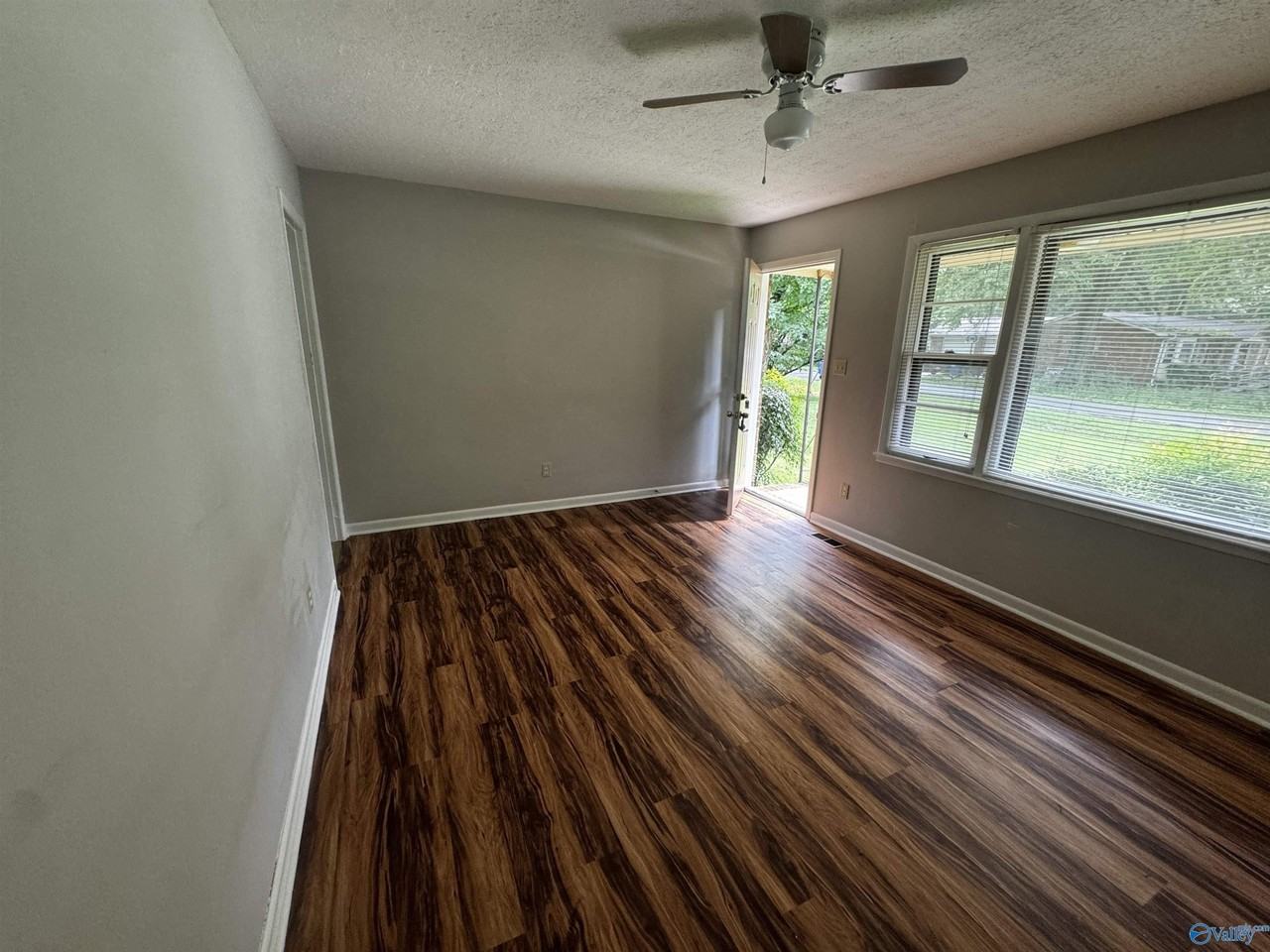 109 Carol Dr - Photo 4 of 14