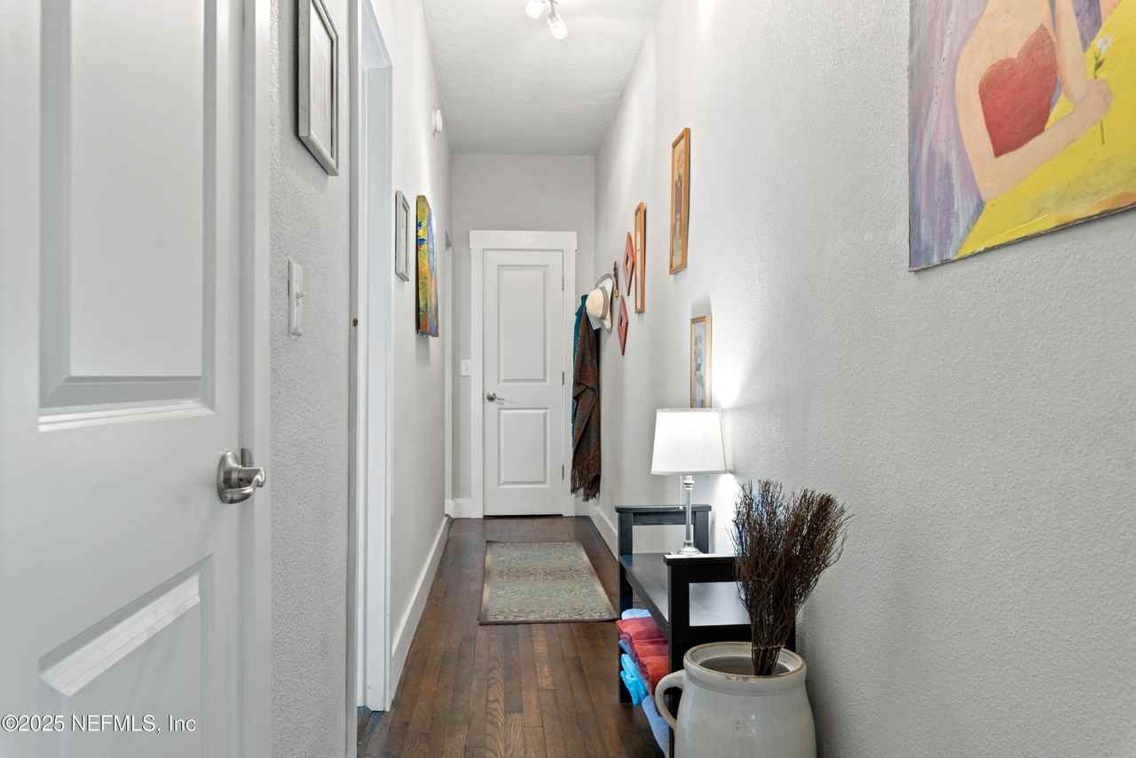 909 Cedar St - Photo 6 of 15