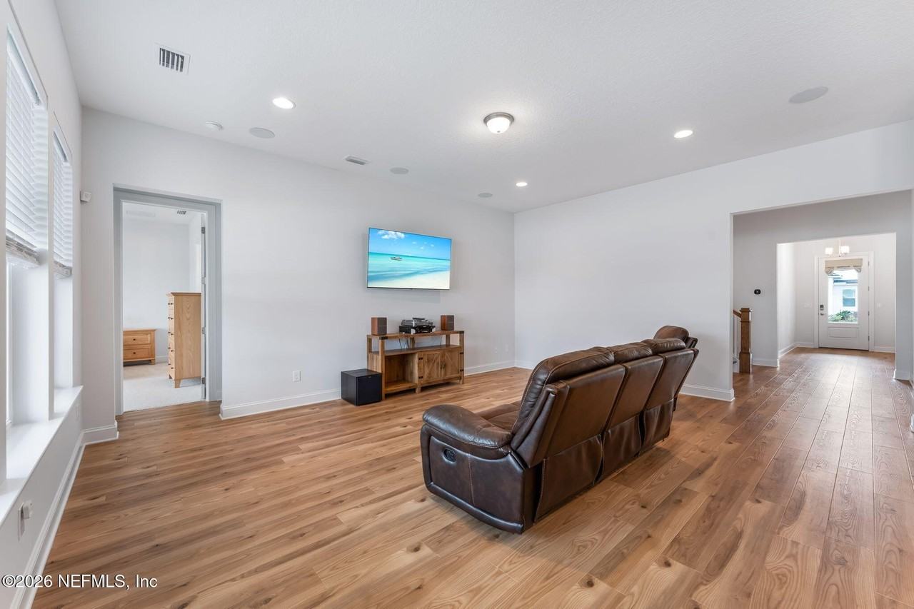 281 Pine Grove Pt - Photo 4 of 37