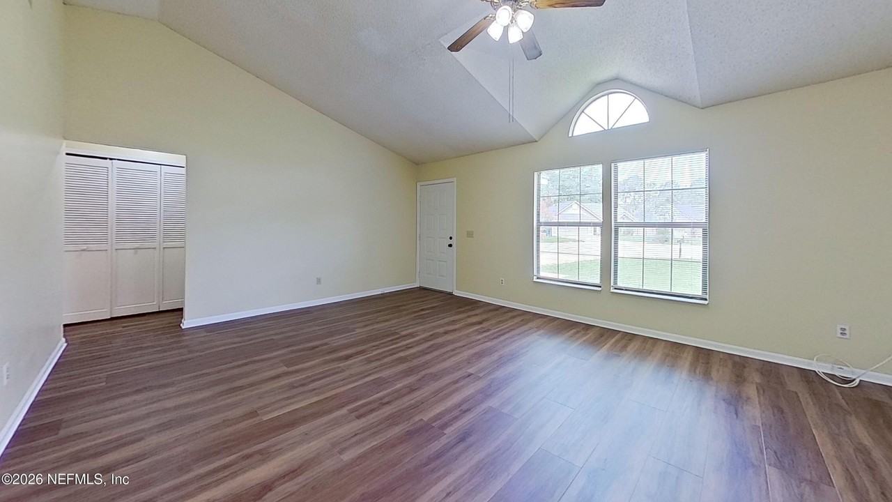 12958 Medford Ln - Photo 5 of 27