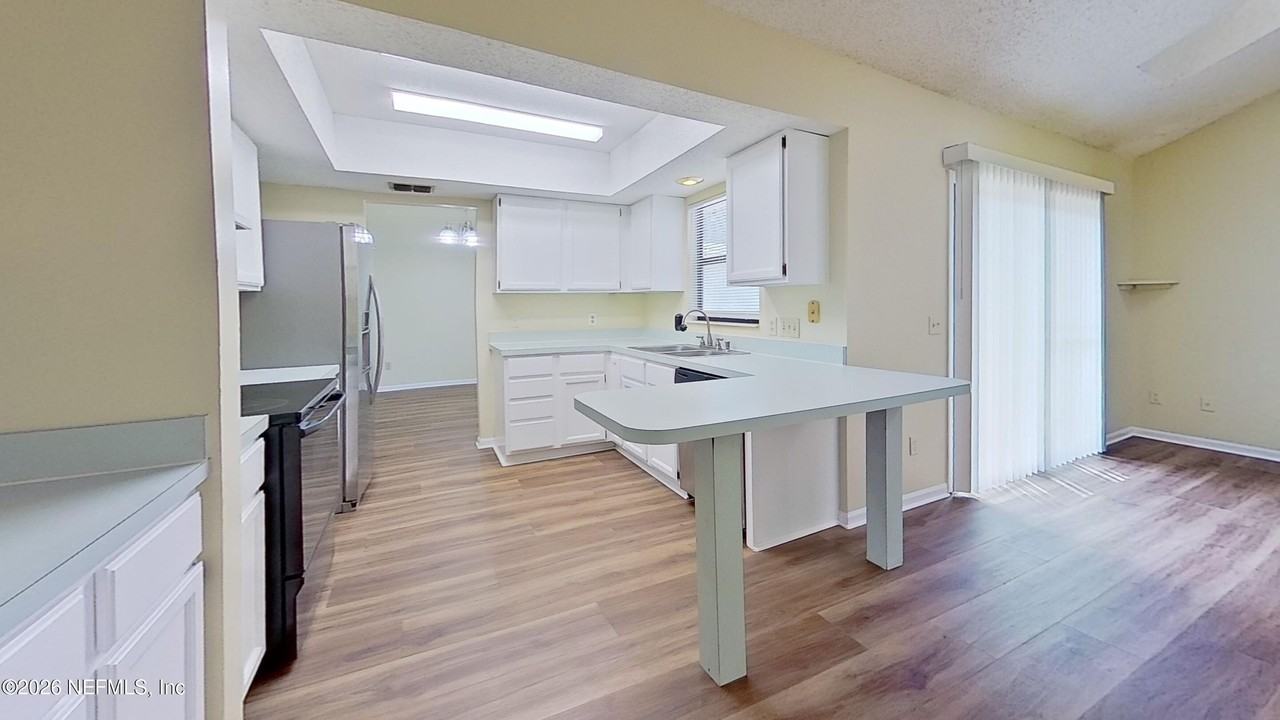 12958 Medford Ln - Photo 6 of 27