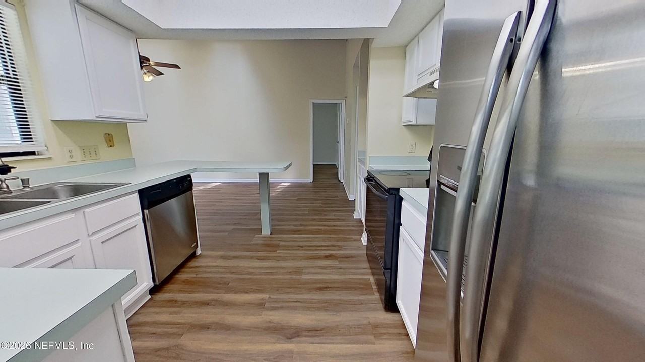 12958 Medford Ln - Photo 7 of 27
