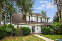 669 Doremus Ave - Photo 1 of 1