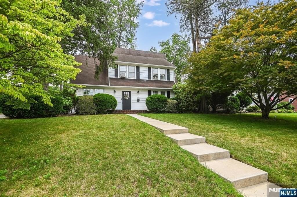 669 Doremus Ave - Photo 2 of 28