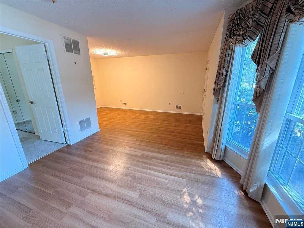 744 Pepperidge Rd - Photo 5 of 25