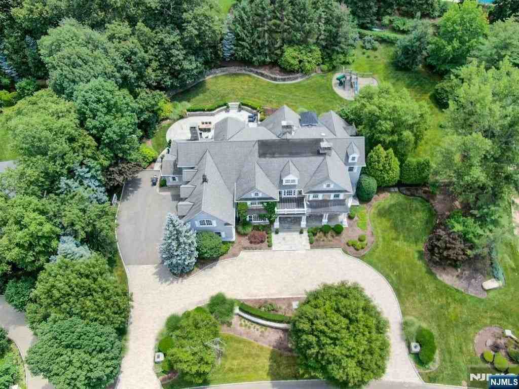 29 Mcgrath Dr - Photo 2 of 33