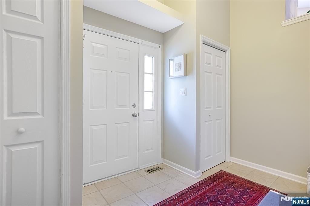 49 Rockcreek Ter - Photo 5 of 27