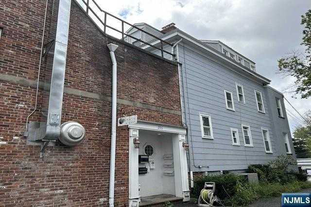 206 Bellevue Ave #3 - Photo 3 of 9