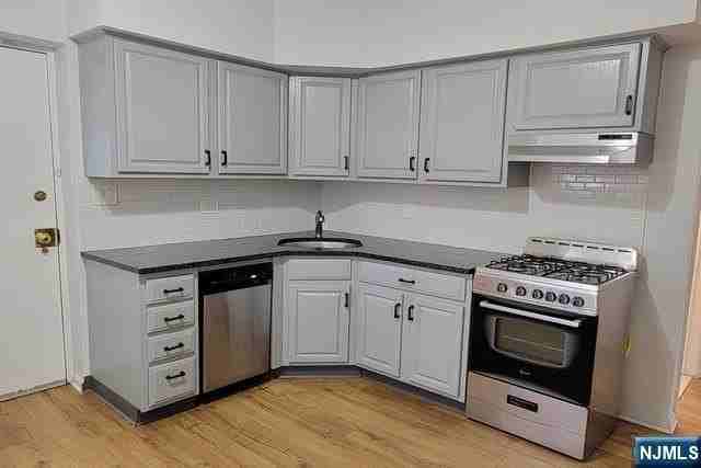 117 Forest St #2L - Photo 4 of 13