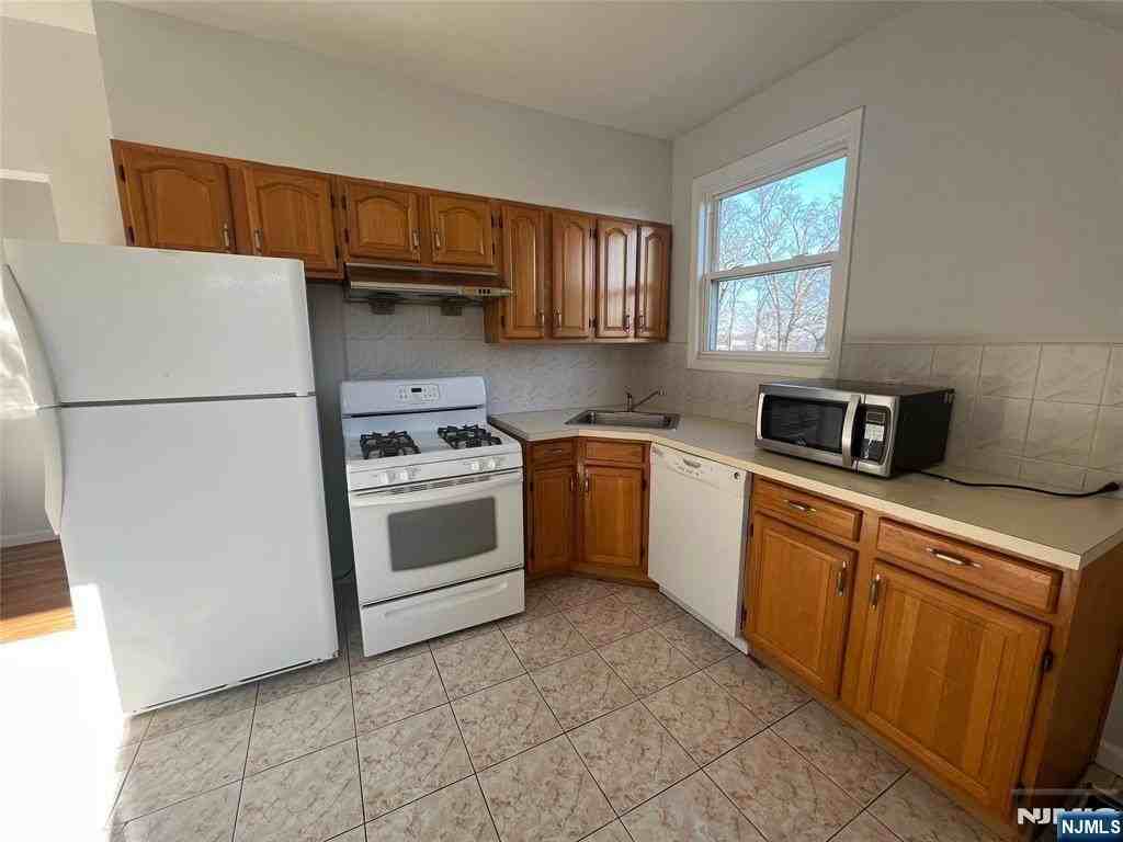 43 S Willow St #5 - Photo 4 of 10