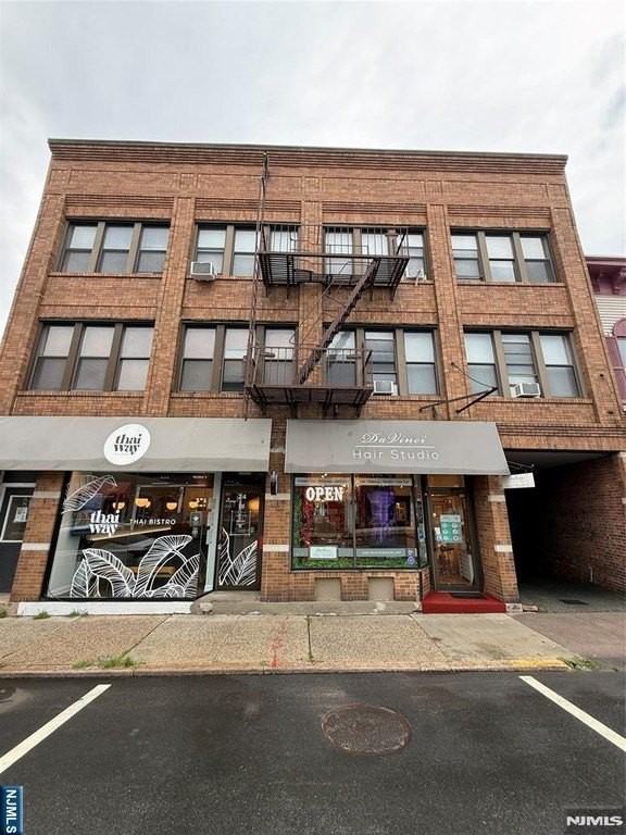 24 N Dean St #4
