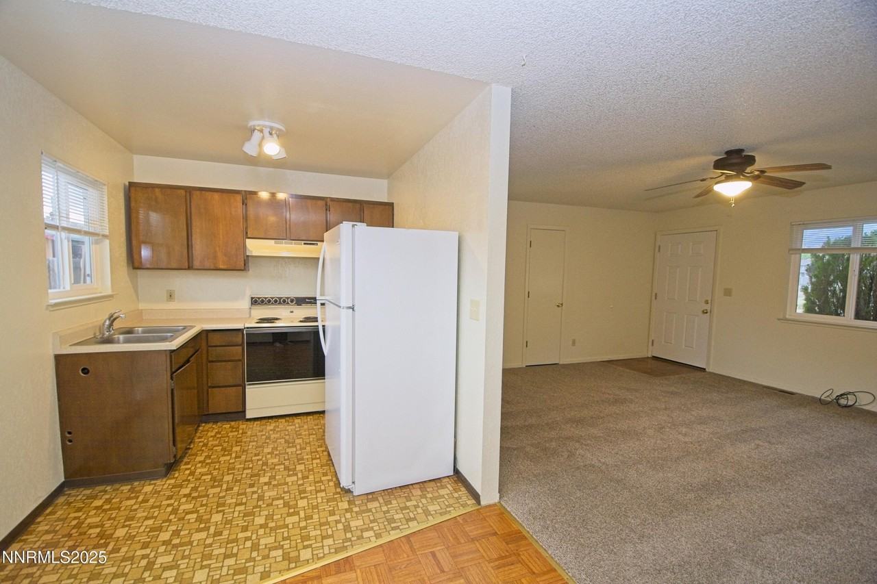 1600 E Long St #4 - Photo 4 of 13
