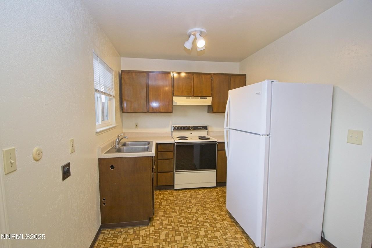 1600 E Long St #4 - Photo 5 of 13