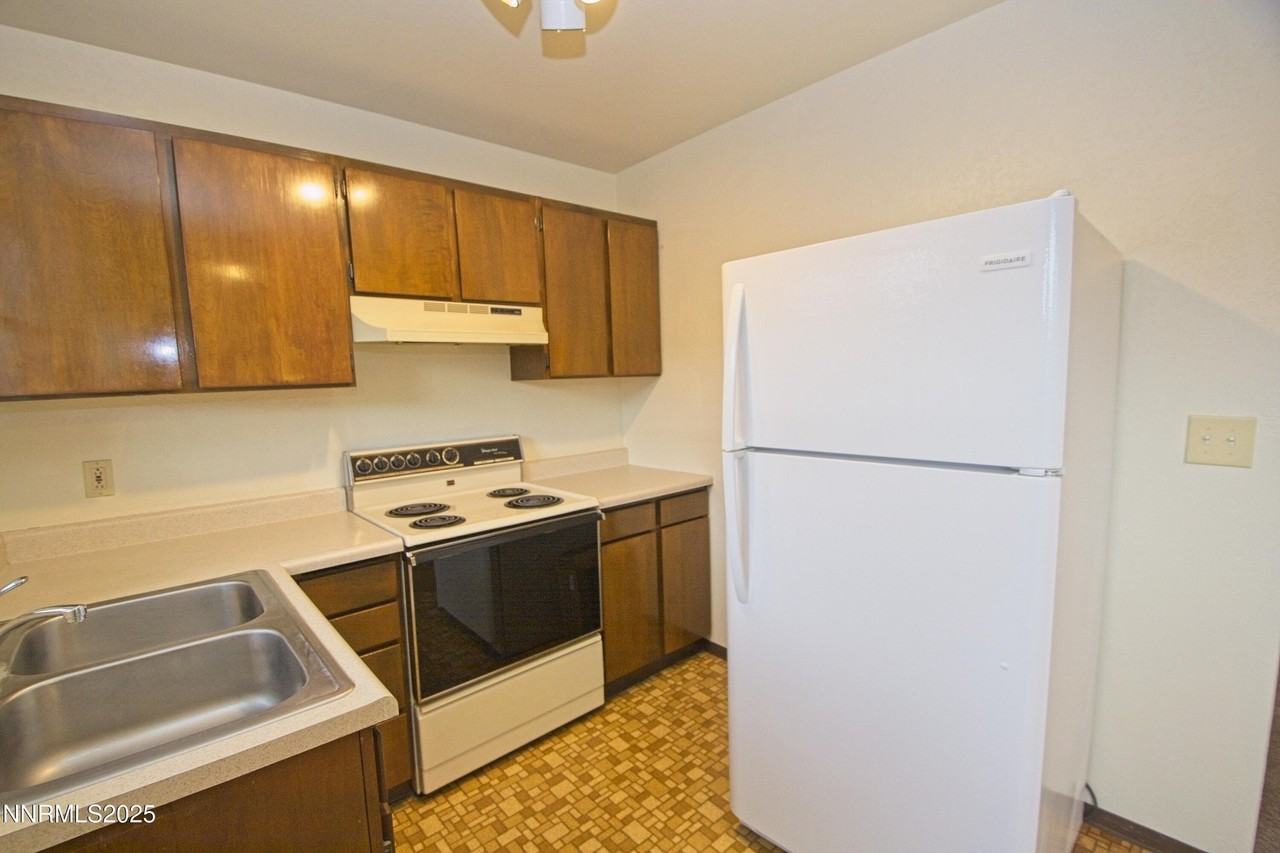 1600 E Long St #4 - Photo 6 of 13