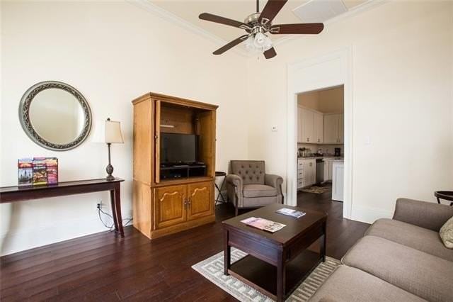 8118 Belfast St - Photo 3 of 18
