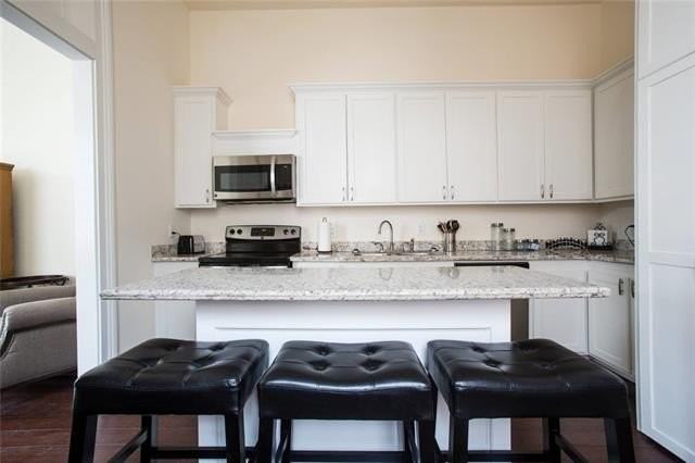8118 Belfast St - Photo 7 of 18