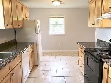 527 Pierre St - Photo 3 of 5