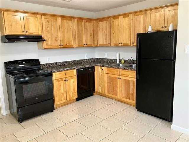 525 Pierre St - Photo 3 of 13