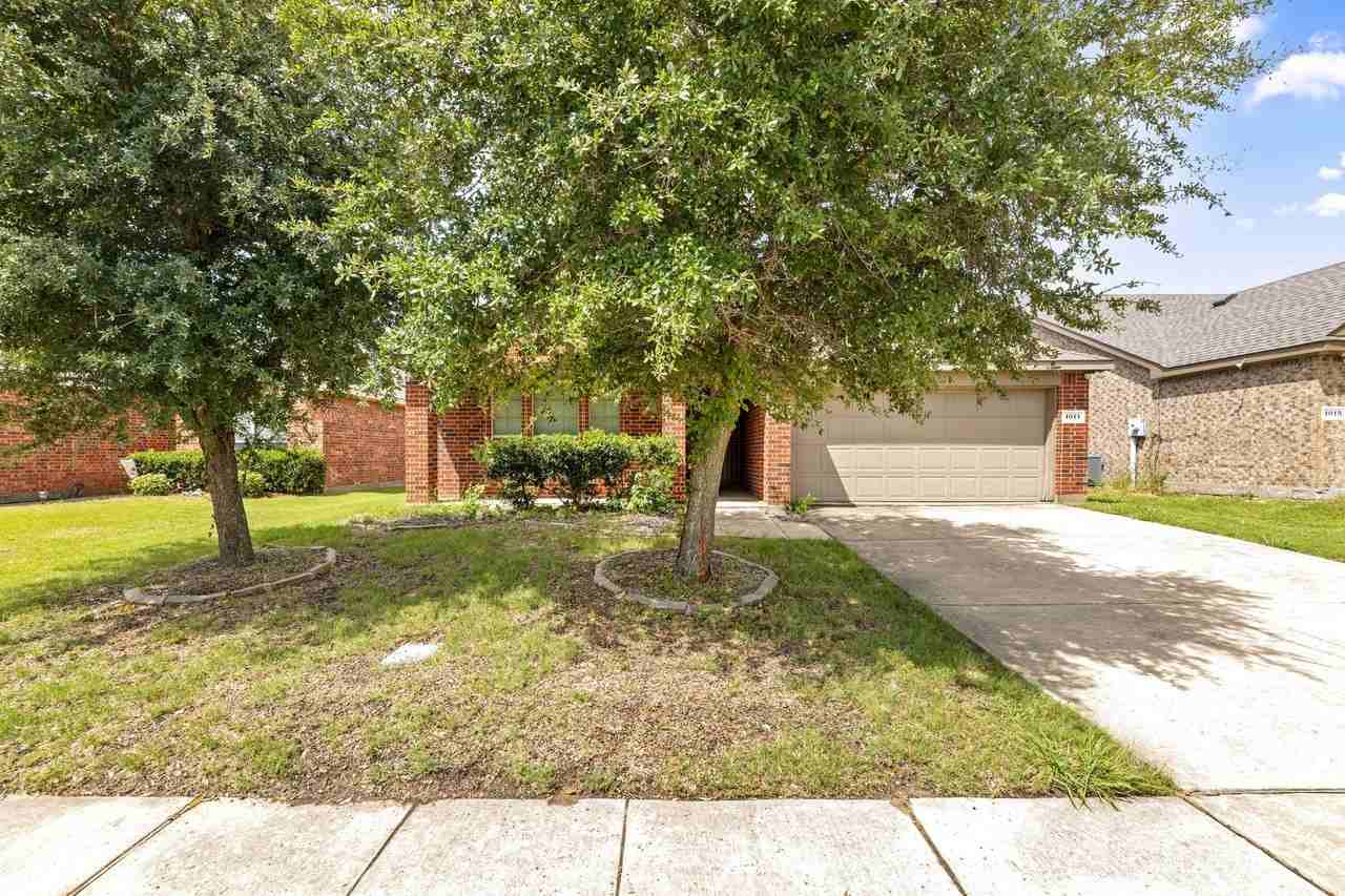 1011 Meadow Green Ct - Photo 2 of 28