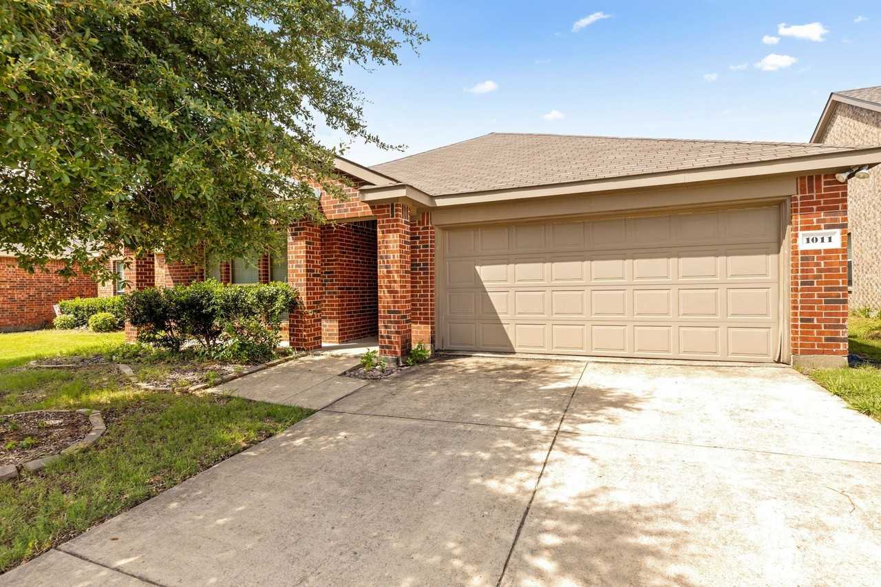 1011 Meadow Green Ct - Photo 3 of 28